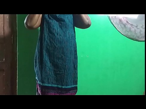 ❤️ Mama anatumia Mahindi. Video ya ngono ﹏