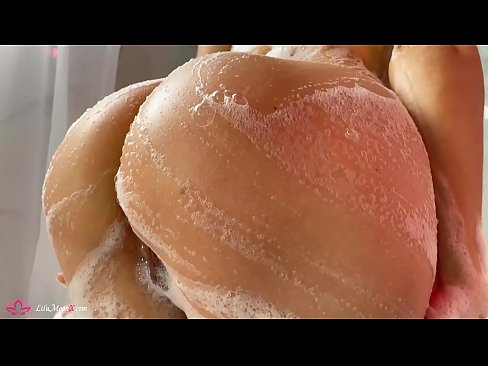 ❤️ Brunette Anapiga Pussy kwa Pussy kwa Vibrator hadi Orgasm kali katika Shower Video ya ngono ﹏